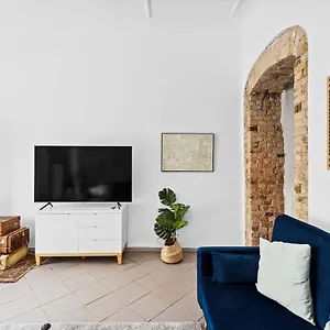 Apartment Arbio I Rustic Loft In Reuterkiez, Berlin